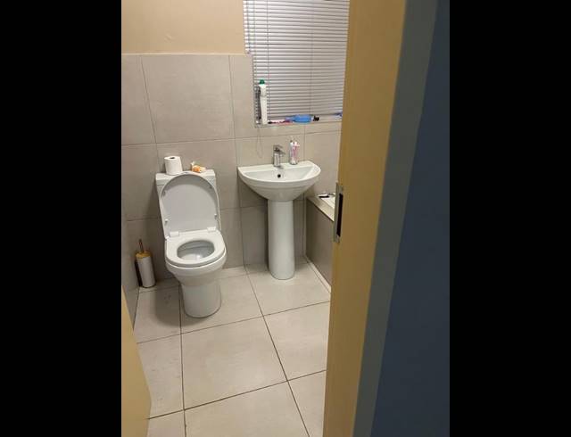 2 BEDROOM APARTMENT FOR SALE IN KEMPTON PARK CENTRAL